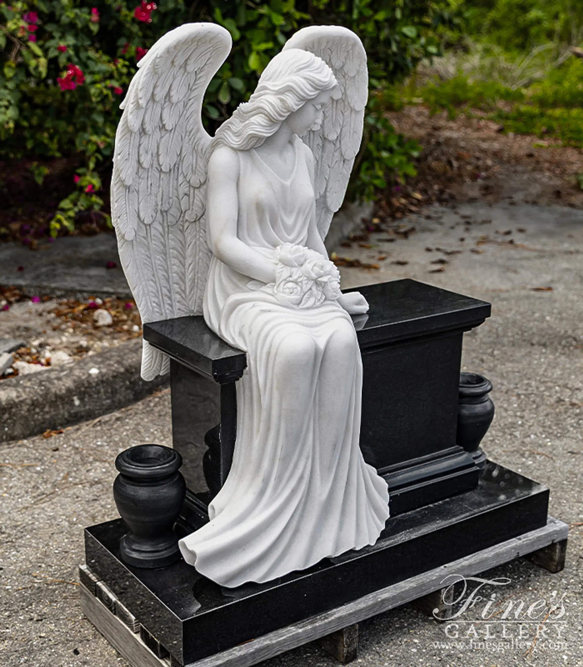 アート作品[WHITE BURIAL 1] White Marble Angel Memorial with Granite Bench and Urns